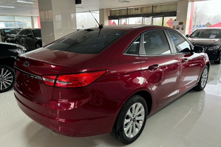 Used Ford Escort 2015 1.5L Automatic Fashion Model Exterior 2