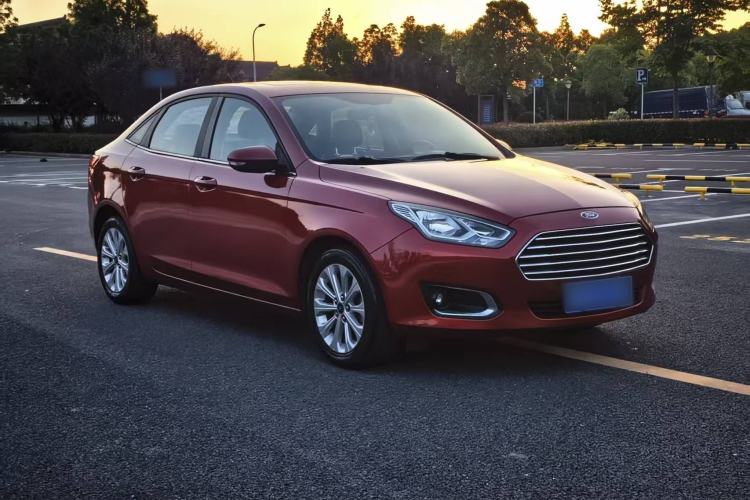 Used Ford Escort 2015 1.5L Automatic Fashion Model Exterior 2
