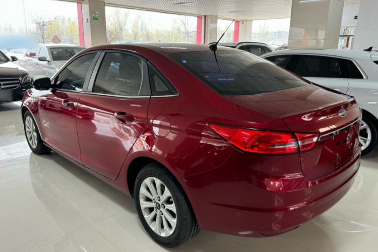 Used Ford Escort 2015 1.5L Automatic Fashion Model Exterior 6