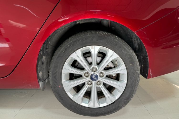 Used Ford Escort 2015 1.5L Automatic Fashion Model Exterior 9