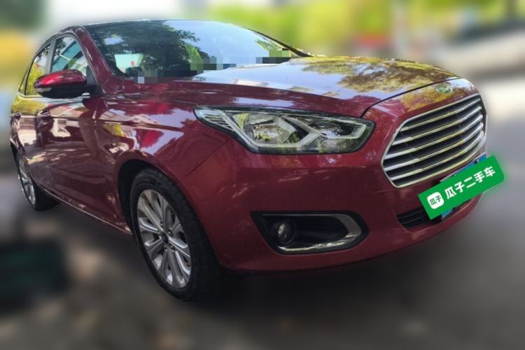 Used Ford Escort 2015 1.5L Manual Fashion Edition Front Right 45 Deg