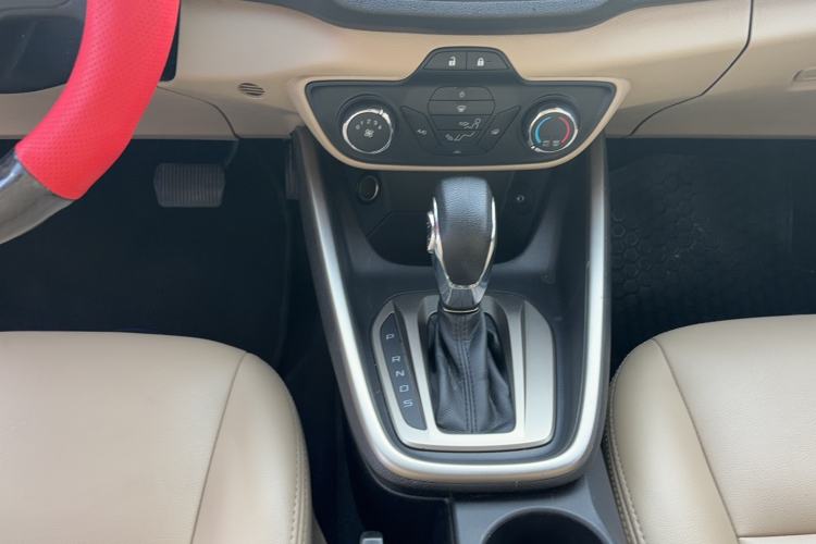 Used Ford Escort 2015 1.5L Automatic Comfort Edition Gear Lever