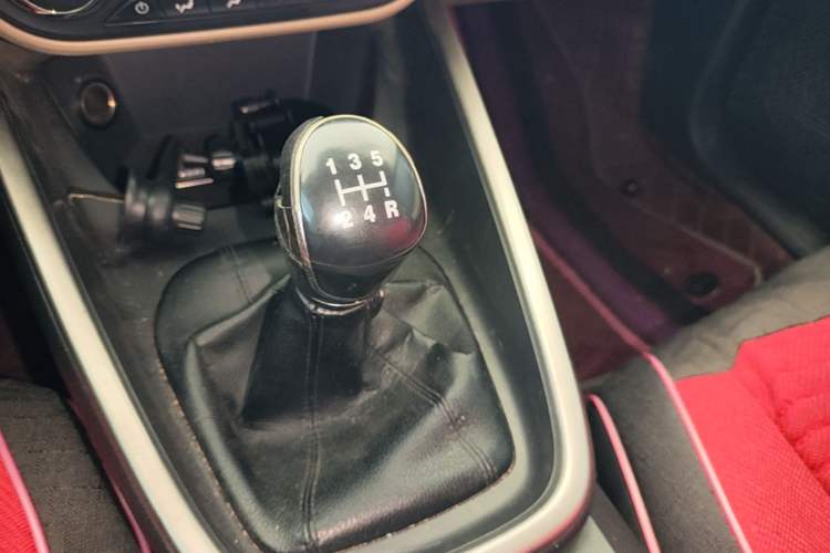 Used Ford Escort 2015 1.5L Manual Fashion Edition Gear Lever