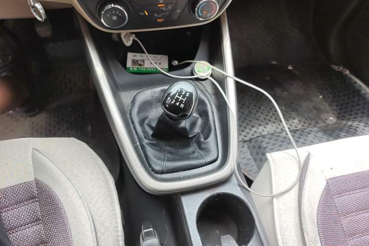 Used Ford Escort 2015 1.5L Manual Comfort Model Gear Lever