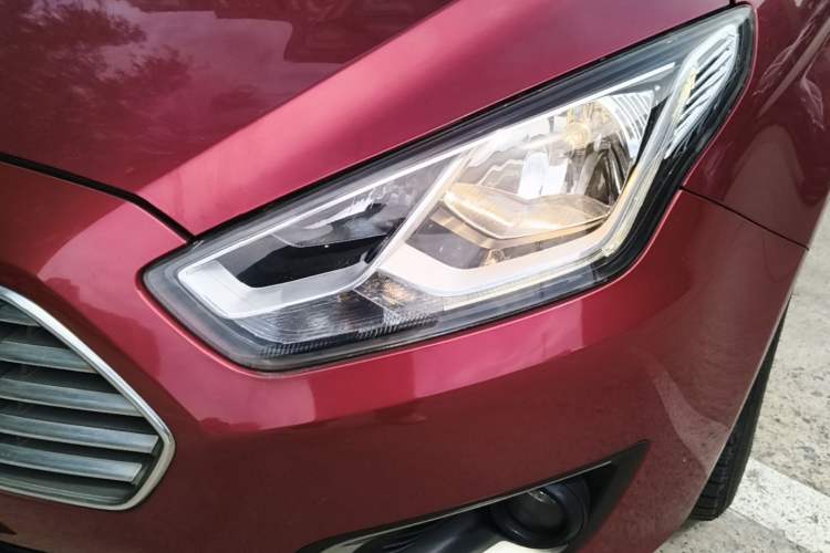 Used Ford Escort 2015 1.5L Automatic Fashion Model Left Front Headlight
