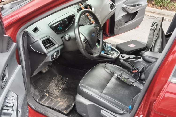 Used Ford Escort 2015 1.5L Automatic Fashion Model Left Front Seat