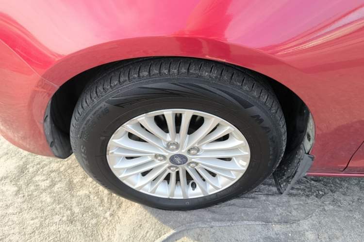Used Ford Escort 2015 1.5L Automatic Comfort Edition Left Front Wheel Hub