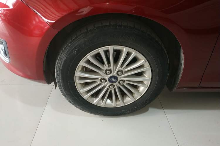 Used Ford Escort 2015 1.5L Automatic Comfort Edition Left Front Wheel Hub