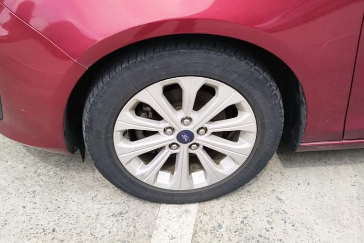 Used Ford Escort 2015 1.5L Automatic Fashion Model Left Front Wheel Hub