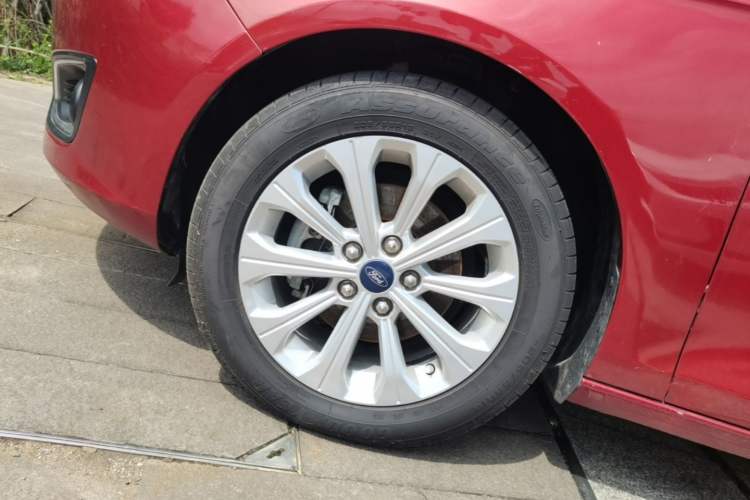 Used Ford Escort 2015 1.5L Automatic Fashion Model Left Front Wheel Hub