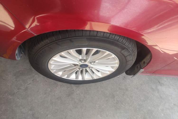 Used Ford Escort 2015 1.5L Automatic Comfort Edition Left Front Wheel Hub