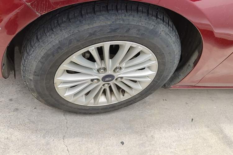 Used Ford Escort 2015 1.5L Manual Comfort Model Left Front Wheel Hub