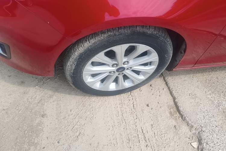 Used Ford Escort 2015 1.5L Automatic Fashion Model Left Front Wheel Hub