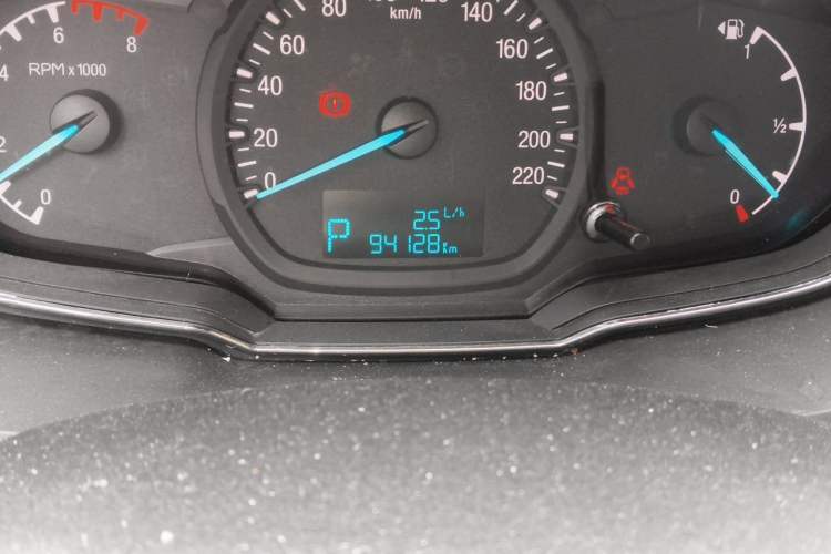 Used Ford Escort 2015 1.5L Automatic Fashion Model Odometer Close Up