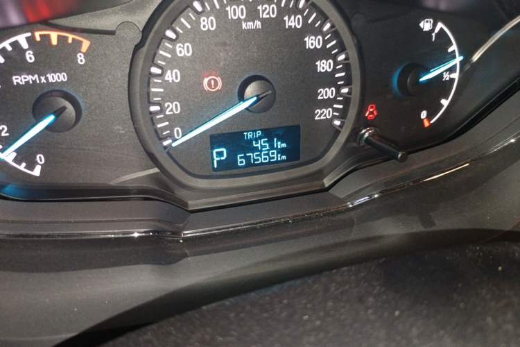 Used Ford Escort 2015 1.5L Automatic Fashion Model Odometer Close Up