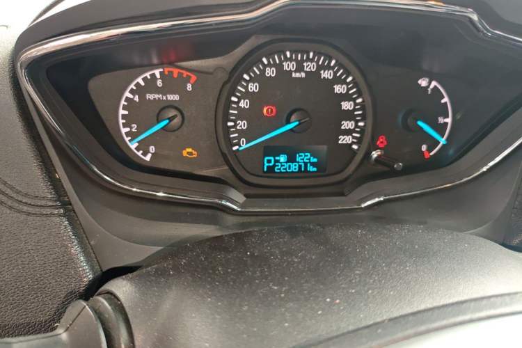 Used Ford Escort 2015 1.5L Automatic Fashion Model Odometer Close Up