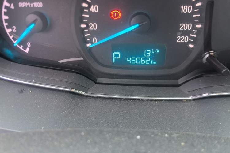 Used Ford Escort 2015 1.5L Automatic Fashion Model Odometer Close Up