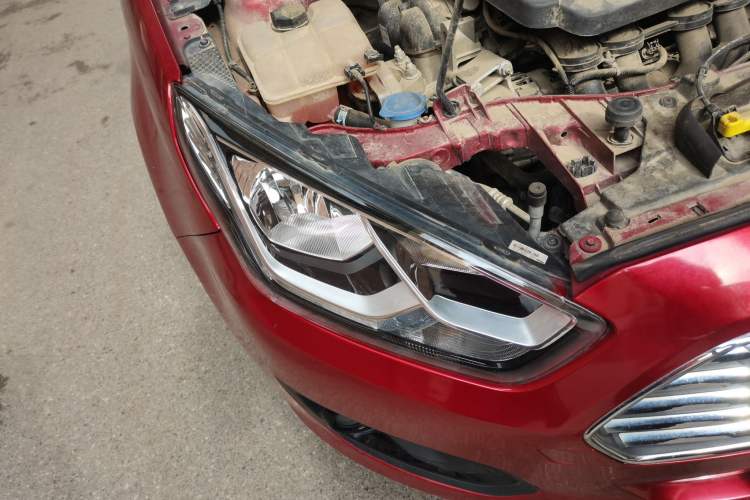 Used Ford Escort 2015 1.5L Automatic Comfort Edition Right Front Headlight