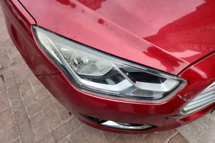 Used Ford Escort 2015 1.5L Automatic Fashion Model Right Front Headlight