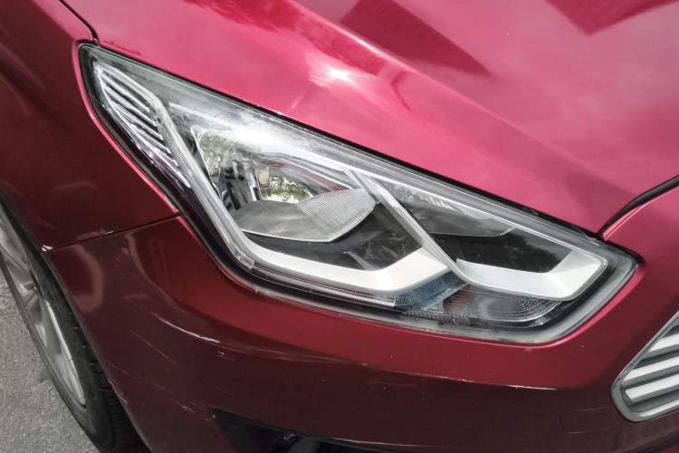 Used Ford Escort 2015 1.5L Automatic Fashion Model Right Front Headlight