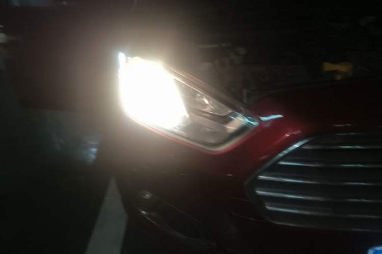 Used Ford Escort 2015 1.5L Automatic Fashion Model Right Front Headlight