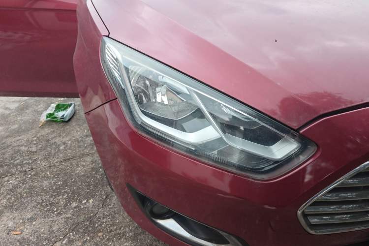 Used Ford Escort 2015 1.5L Automatic Fashion Model Right Front Headlight