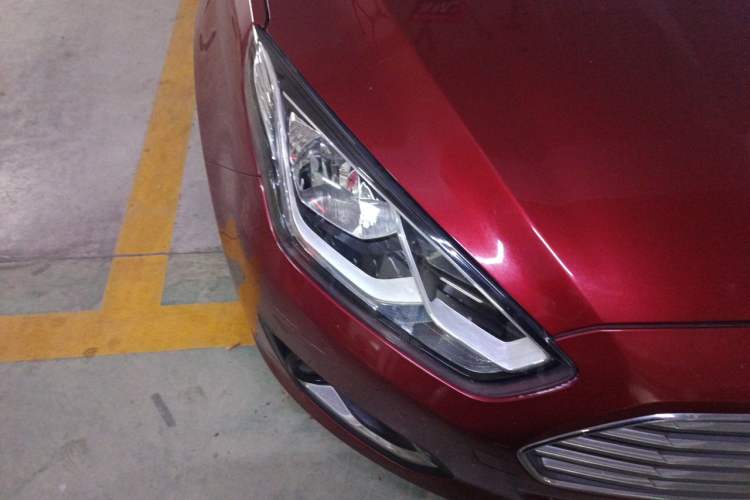Used Ford Escort 2015 1.5L Automatic Fashion Model Right Front Headlight