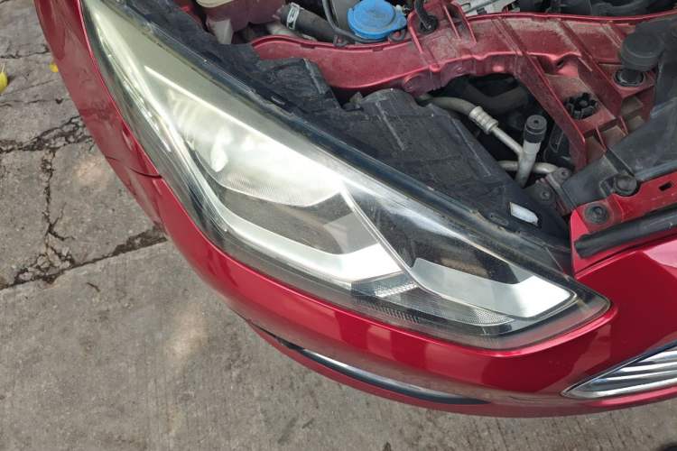 Used Ford Escort 2015 1.5L Automatic Fashion Model Right Front Headlight