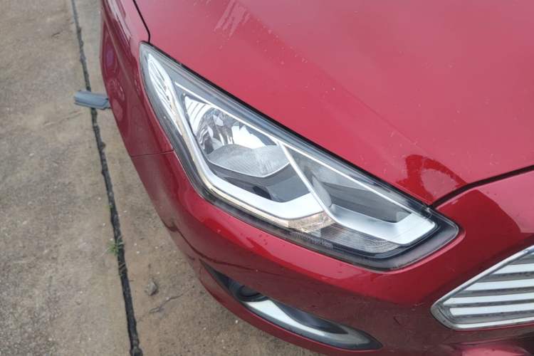 Used Ford Escort 2015 1.5L Automatic Fashion Model Right Front Headlight