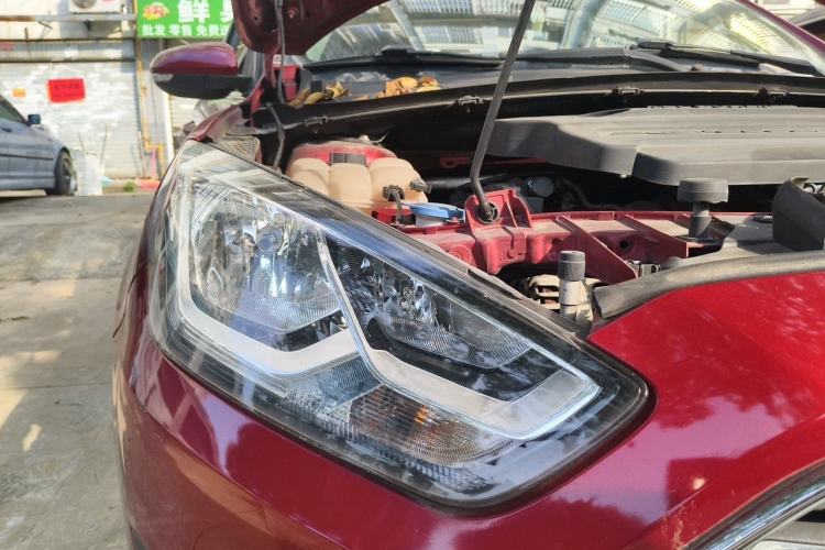 Used Ford Escort 2015 1.5L Automatic Comfort Edition Right Front Headlight