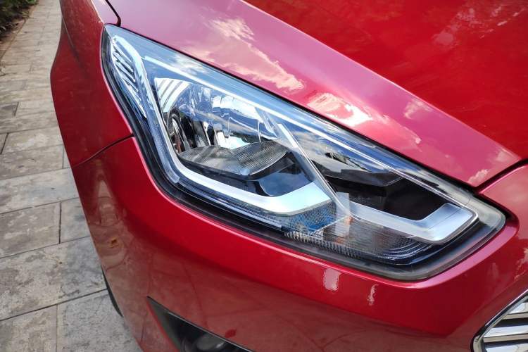 Used Ford Escort 2015 1.5L Automatic Fashion Model Right Front Headlight