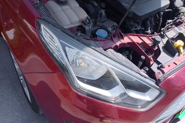 Used Ford Escort 2015 1.5L Automatic Fashion Model Right Front Headlight