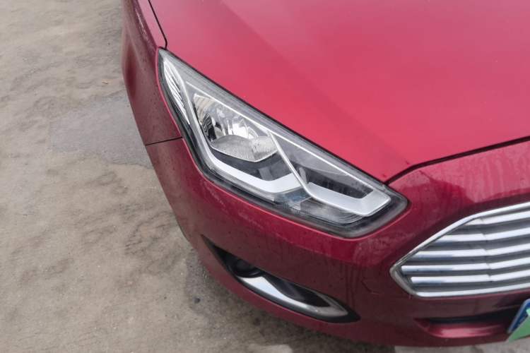 Used Ford Escort 2015 1.5L Automatic Fashion Model Right Front Headlight