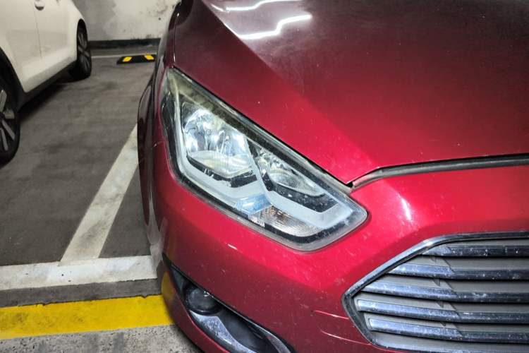 Used Ford Escort 2015 1.5L Automatic Fashion Model Right Front Headlight
