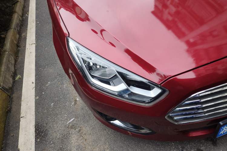 Used Ford Escort 2015 1.5L Automatic Fashion Model Right Front Headlight