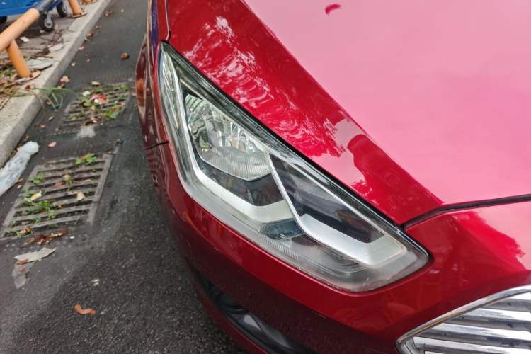Used Ford Escort 2015 1.5L Automatic Comfort Edition Right Front Headlight