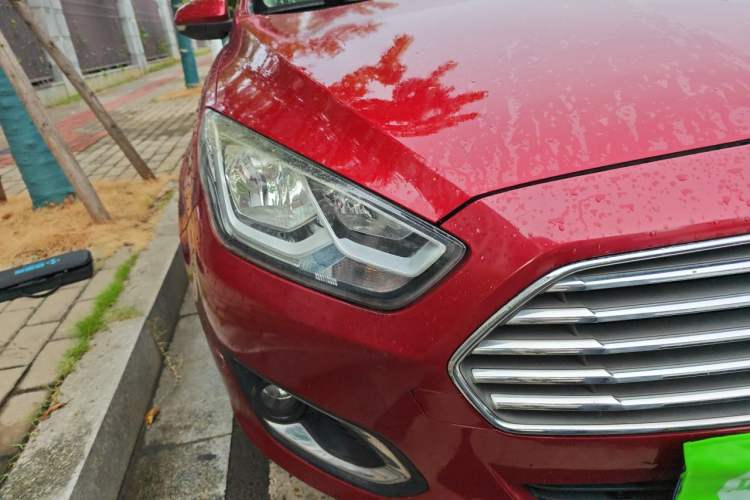 Used Ford Escort 2015 1.5L Automatic Fashion Model Right Front Headlight