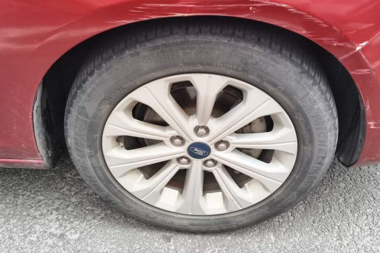 Used Ford Escort 2015 1.5L Automatic Fashion Model Right Front Wheel Hub