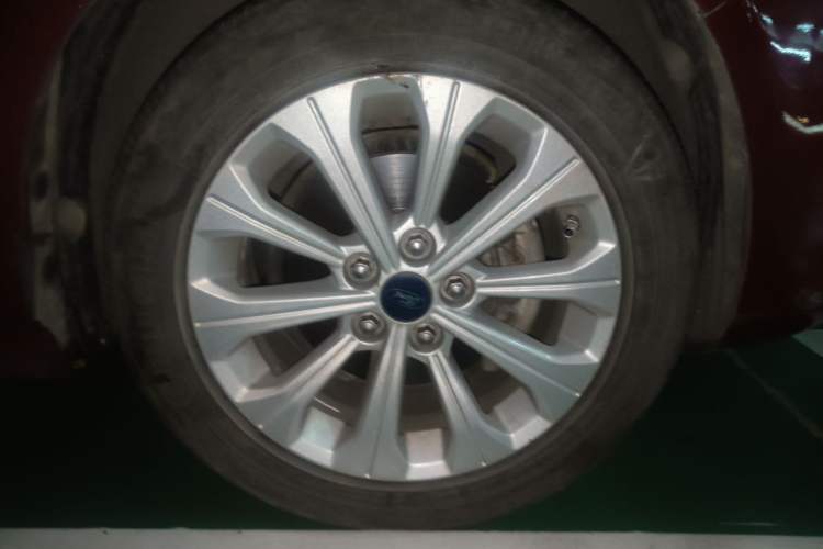 Used Ford Escort 2015 1.5L Automatic Fashion Model Right Front Wheel Hub