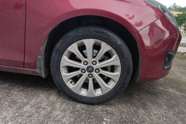 Used Ford Escort 2015 1.5L Automatic Fashion Model Right Front Wheel Hub