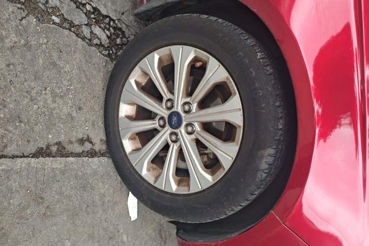 Used Ford Escort 2015 1.5L Automatic Fashion Model Right Front Wheel Hub