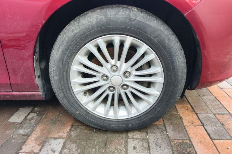 Used Ford Escort 2015 1.5L Manual Comfort Model Right Front Wheel Hub