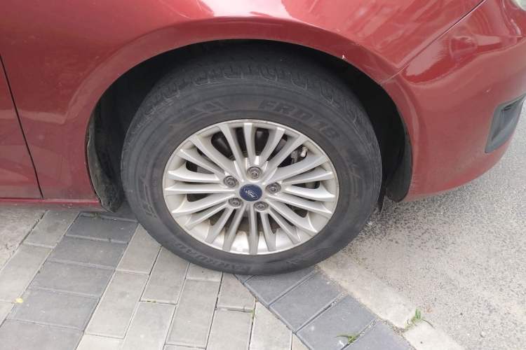 Used Ford Escort 2015 1.5L Manual Comfort Model Right Front Wheel Hub