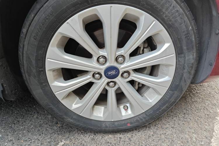 Used Ford Escort 2015 1.5L Automatic Fashion Model Right Front Wheel Hub