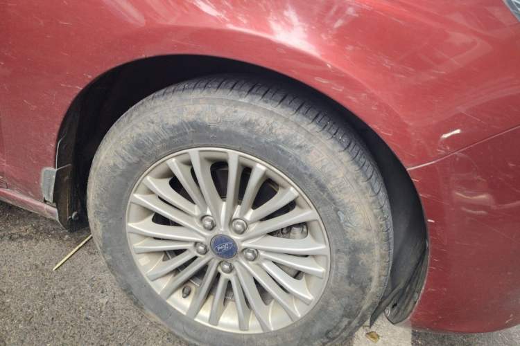 Used Ford Escort 2015 1.5L Manual Comfort Model Right Front Wheel Hub