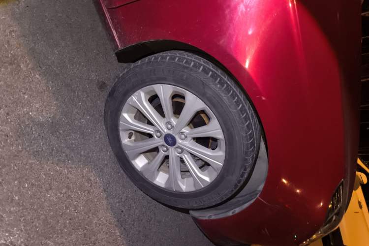 Used Ford Escort 2015 1.5L Automatic Fashion Model Right Front Wheel Hub