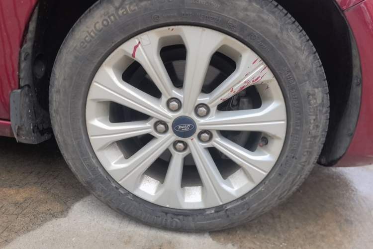 Used Ford Escort 2015 1.5L Automatic Fashion Model Right Front Wheel Hub