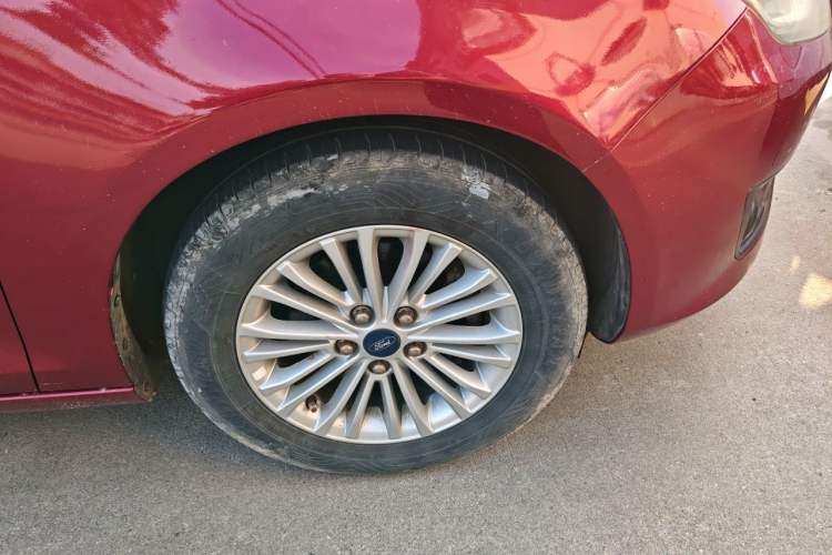 Used Ford Escort 2015 1.5L Automatic Comfort Edition Right Front Wheel Hub