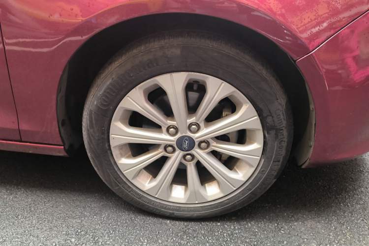 Used Ford Escort 2015 1.5L Automatic Fashion Model Right Front Wheel Hub