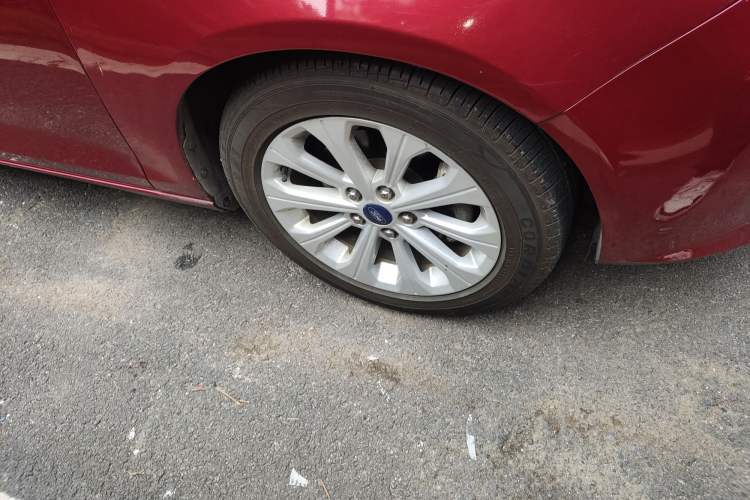 Used Ford Escort 2015 1.5L Automatic Fashion Model Right Front Wheel Hub